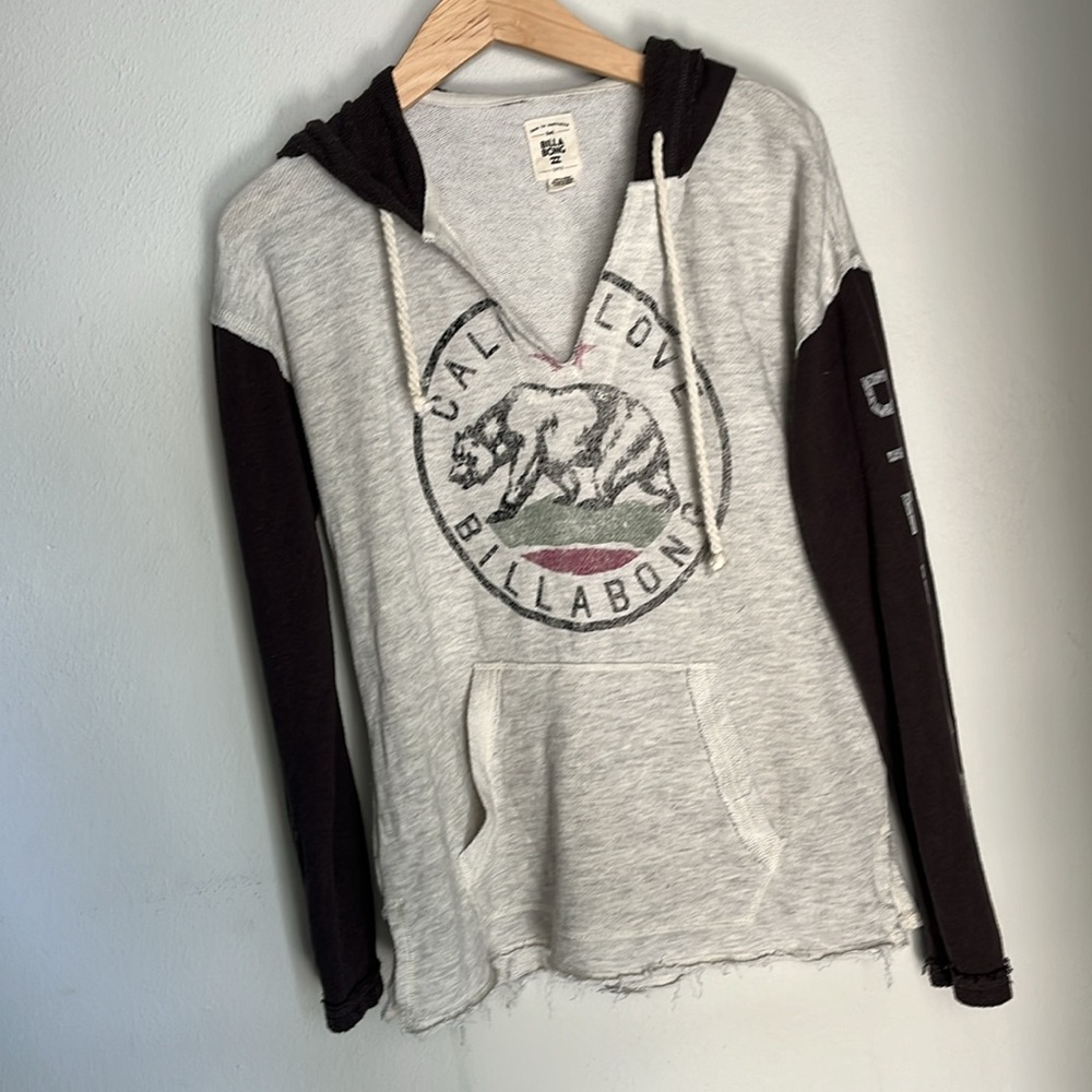 BILLABONG w/ V-neck rope